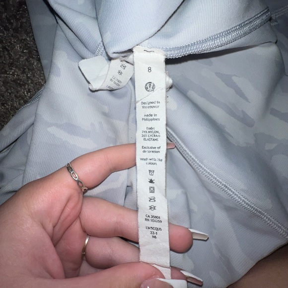 size 8 white camo lululemon leggings - Picture 3 of 5